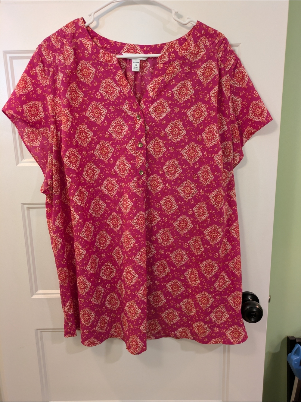 🔴 3/$15 croft & barrow Pink Medallion Short-Sleeve blouse